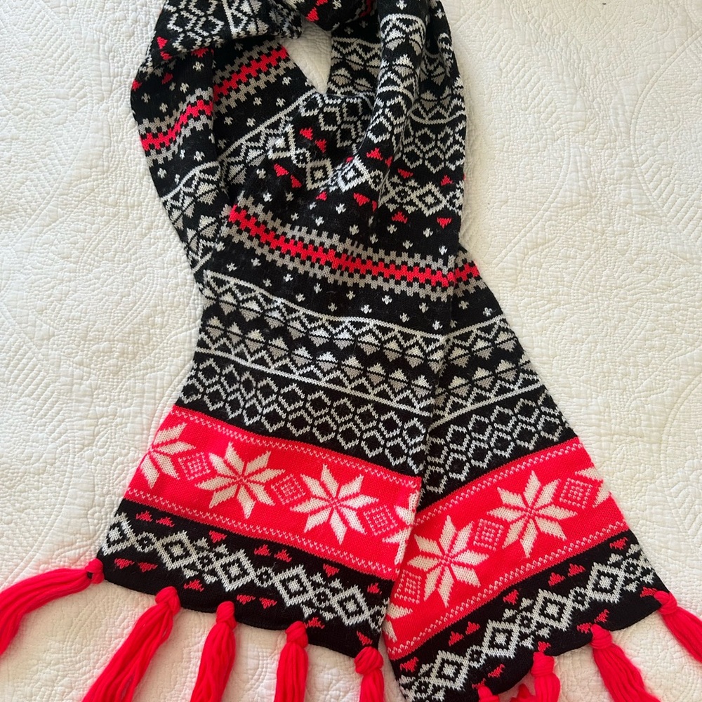 Knit Scarf with Pink and Black Pattern